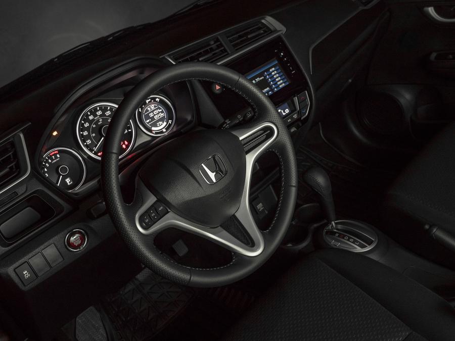 Панель приборов Honda BR-V 2018 года  (MX) (фото 18 из 28)